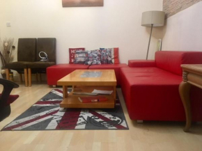 House for 10-11. Close to City and Excel. Free Parking.